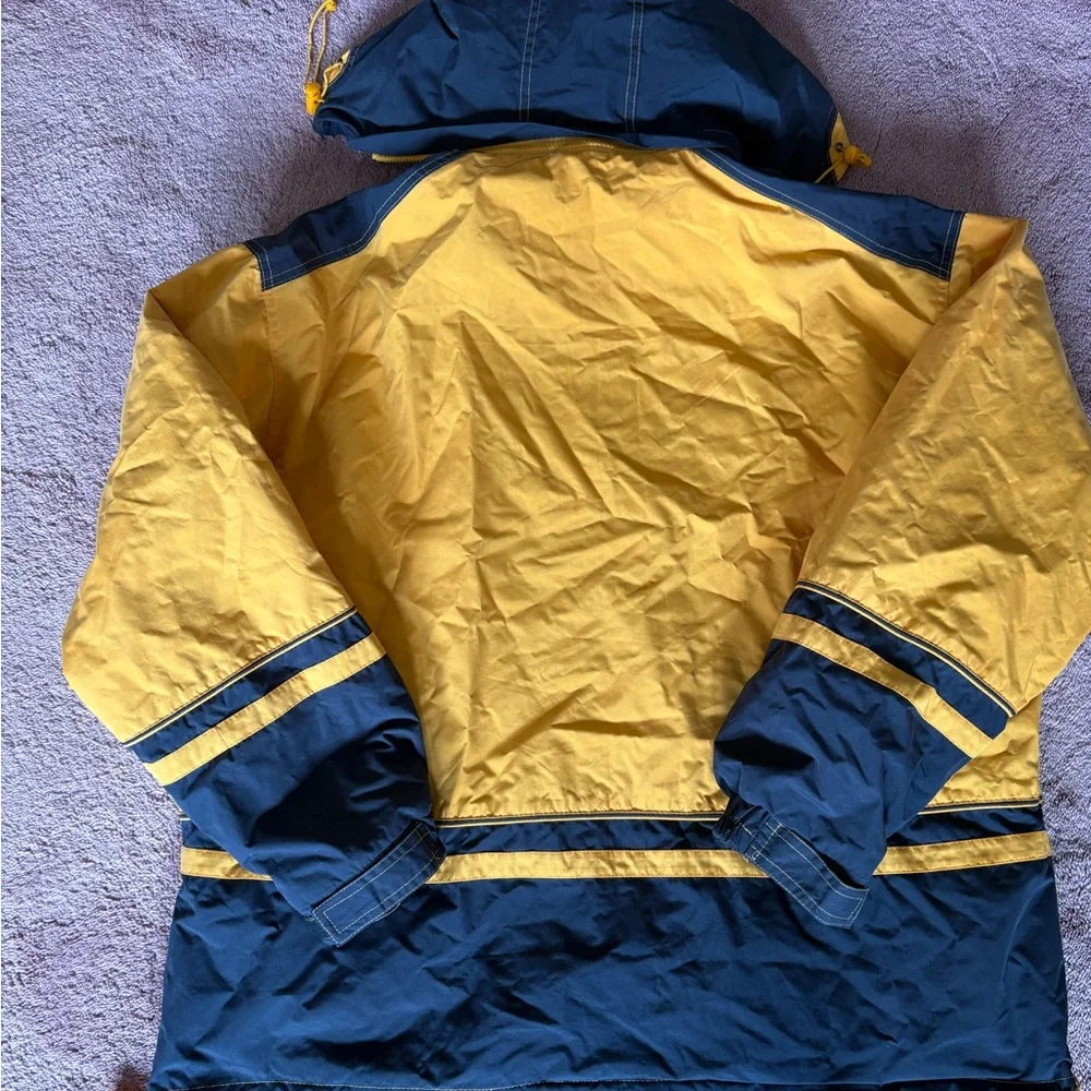 WVU Mountaineers Jacket with detachable hood‎